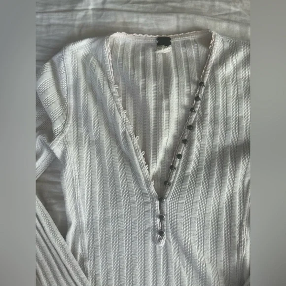 Free People: Long Sleeve Buttoned & Lace Top, Size: XS - Picture 2 of 4